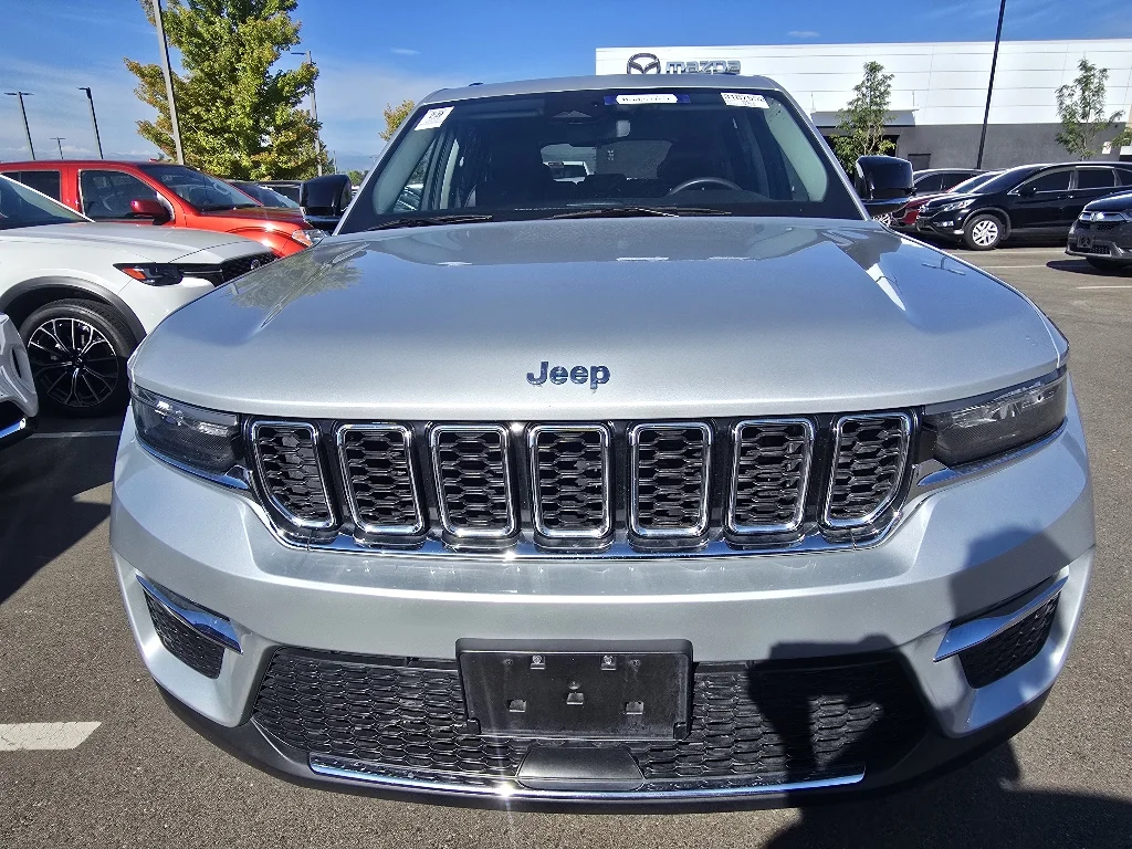 Used 2023 Silver Zynith Jeep 4xe image 18