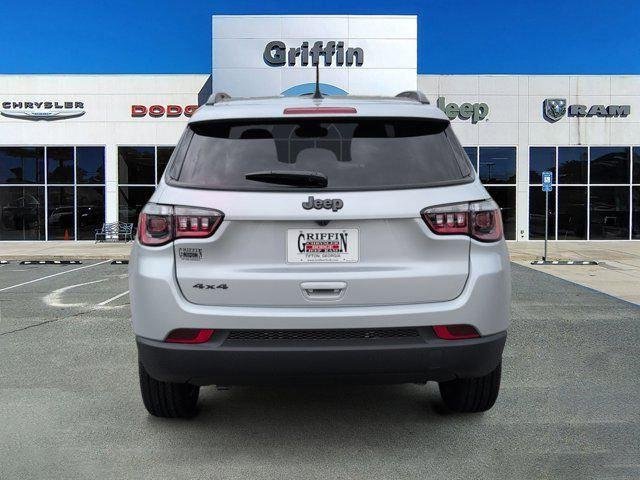New 2026 Silver Zynith Metallic Clear-Coat Exterior Paint Jeep Latitude image 8