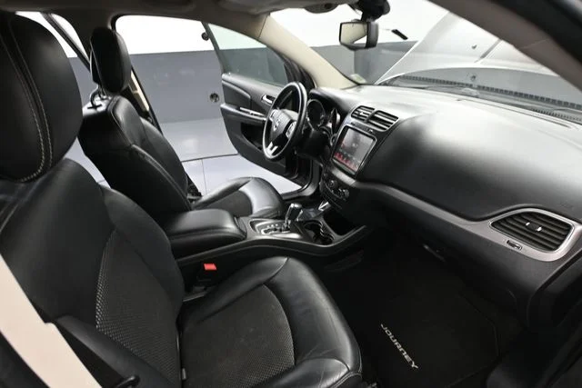 Used 2017 Gray Dodge Crossroad image 47