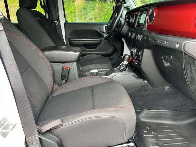 Certified Used 2018 Bright White Clearcoat Jeep Unlimited Rubicon image 27