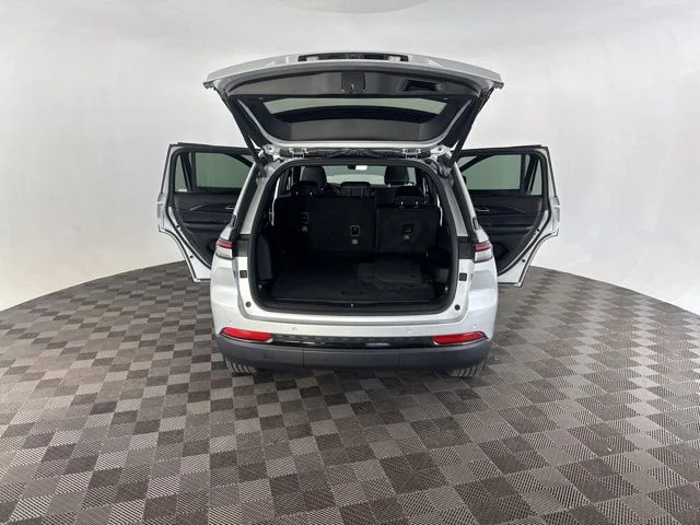 Used 2025 Silver Jeep Altitude image 18