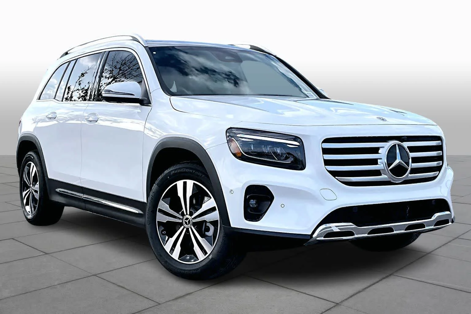 New 2026 Polar White Mercedes-Benz GLB 250 image 2
