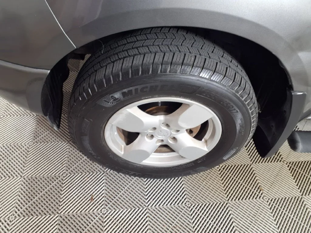 Used 2008 Gray Nissan LE image 8