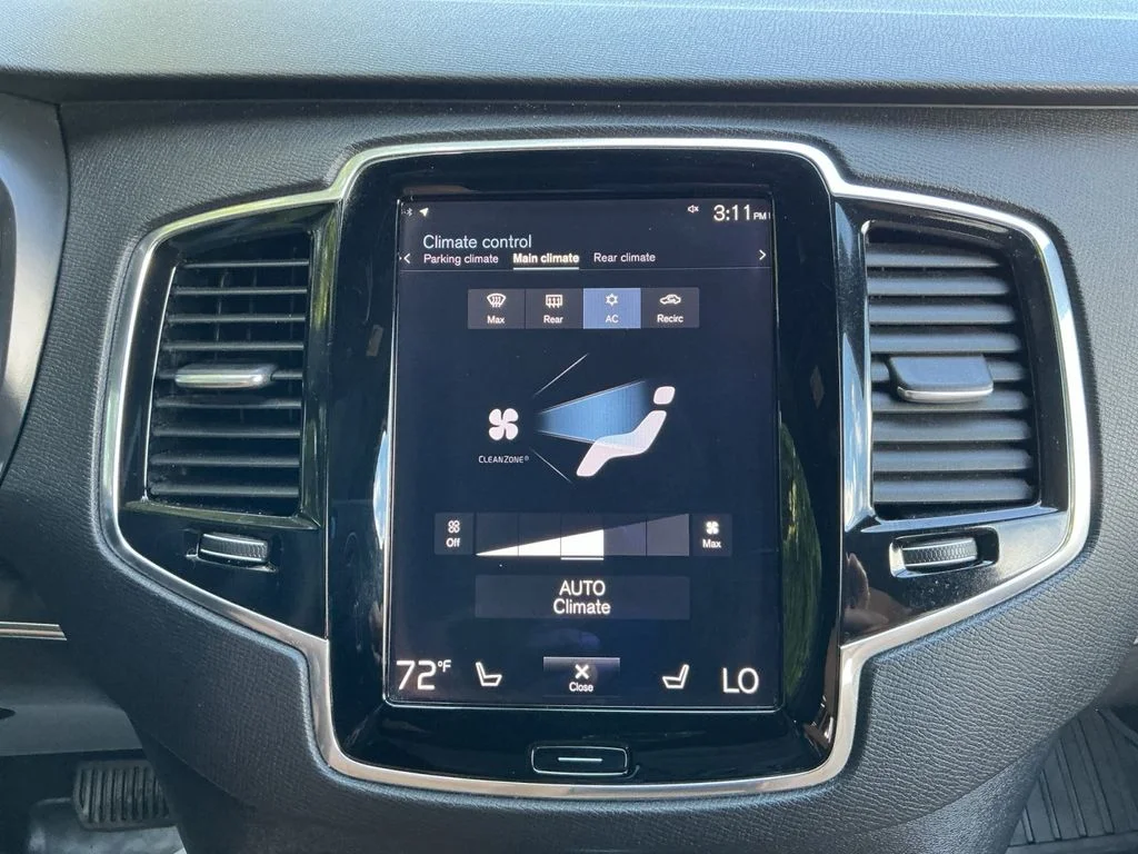 Used 2018 White Volvo T6 Momentum image 17