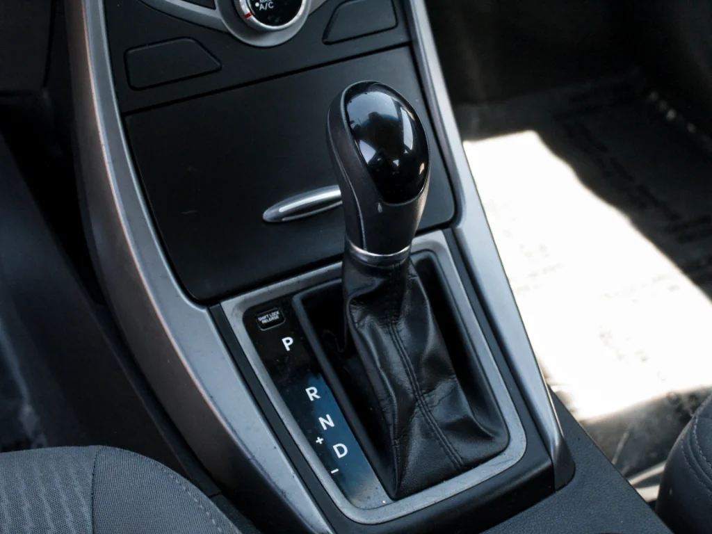 Used 2015 Shale Gray Metallic Hyundai SE image 17
