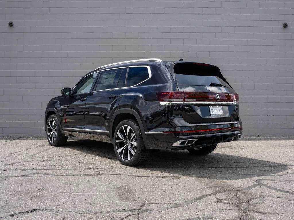 New 2026 Deep Black Pearl Volkswagen 2.0T SEL Premium R-Line image 4