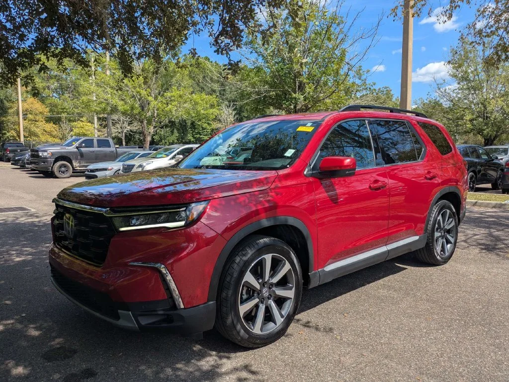 Certified Used 2025 Radiant Red Metallic II Honda 2WD Touring image 8