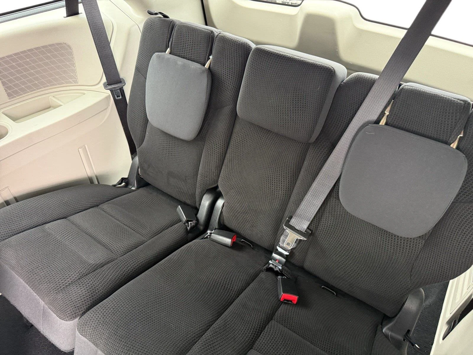 Used 2019 Granite Pearlcoat Dodge SE image 21