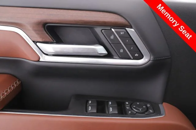 Used 2025 White GMC Denali Ultimate image 21