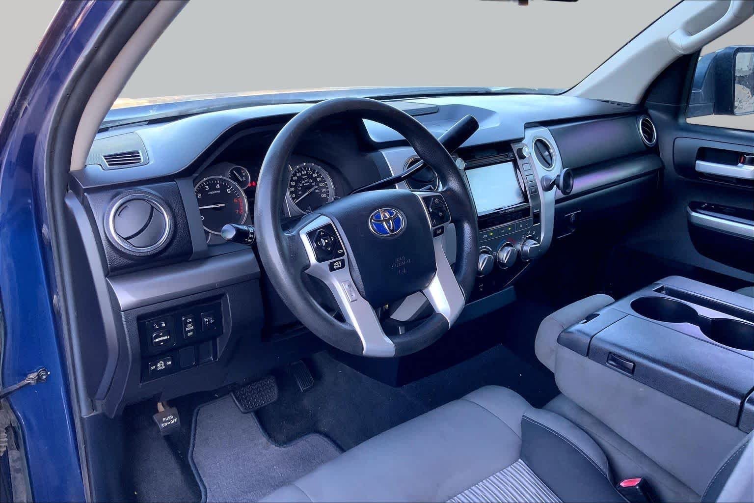 Used 2015 Blue Ribbon Metallic Toyota SR5 image 17
