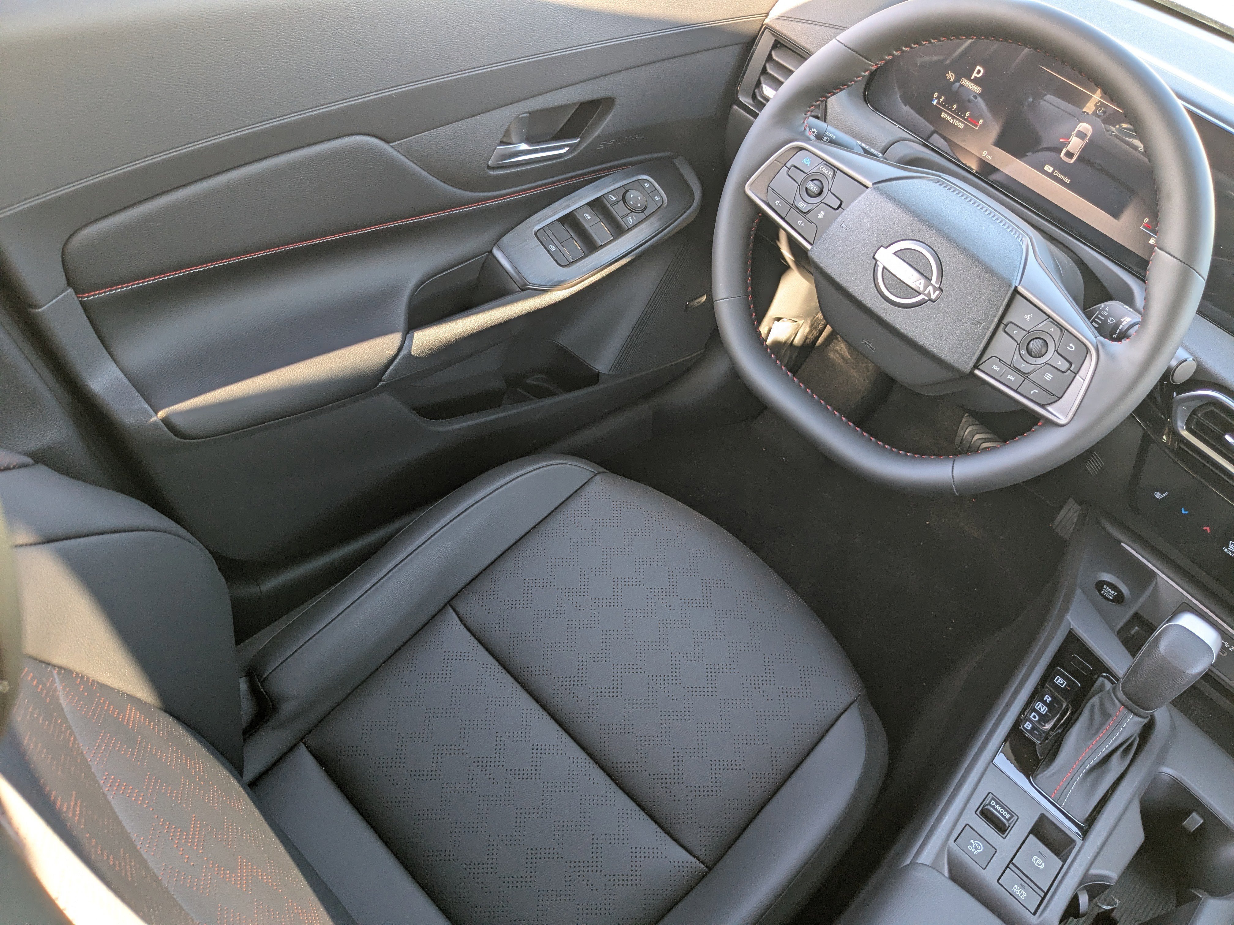New 2026 Aspen White Tricoat/Super Black Nissan SR image 20