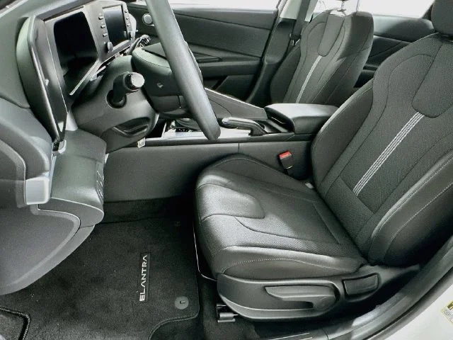 New 2026 White Hyundai SE image 9