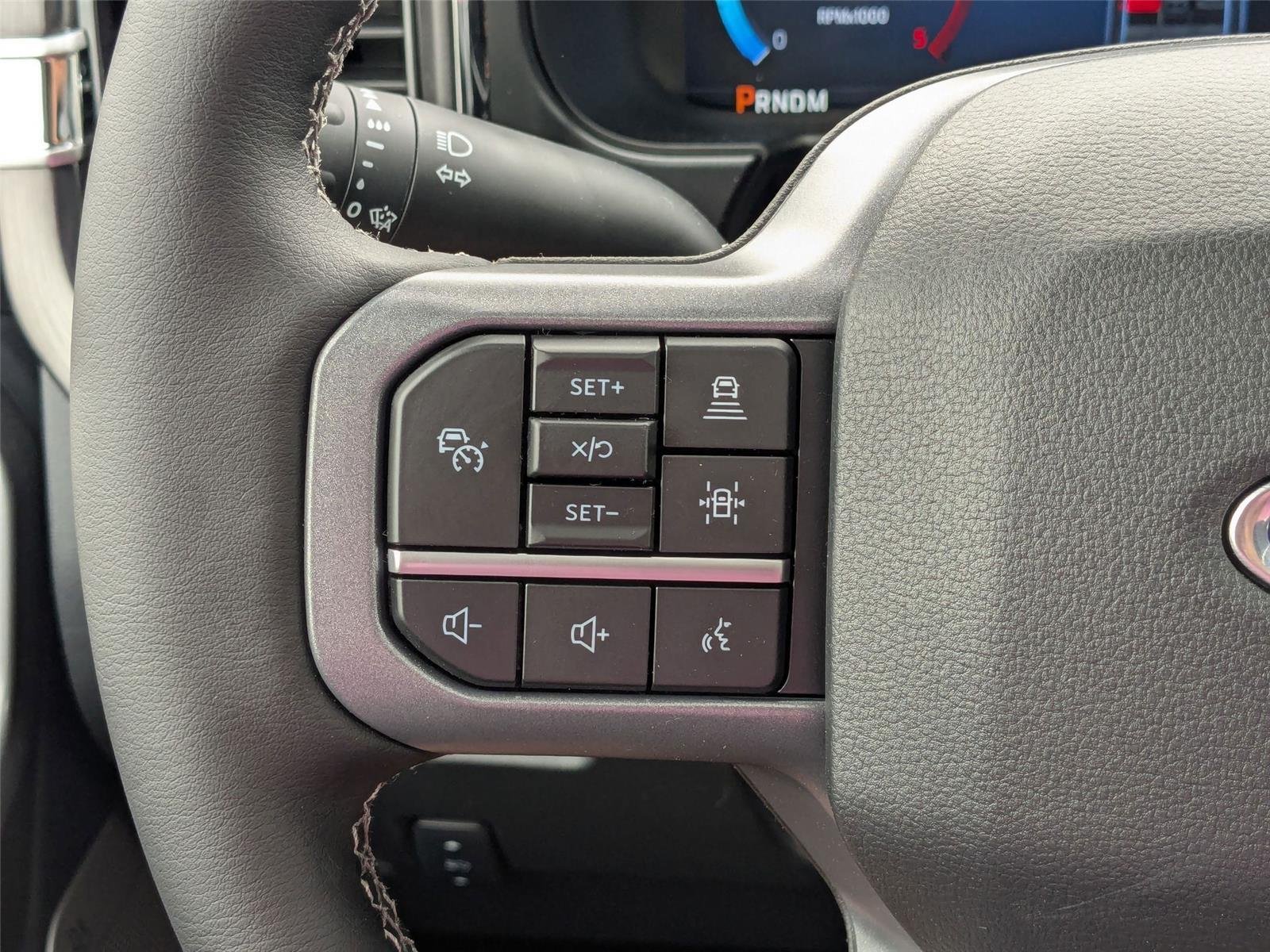 New 2025 Star White Metallic Tri-Coat Ford LARIAT image 17
