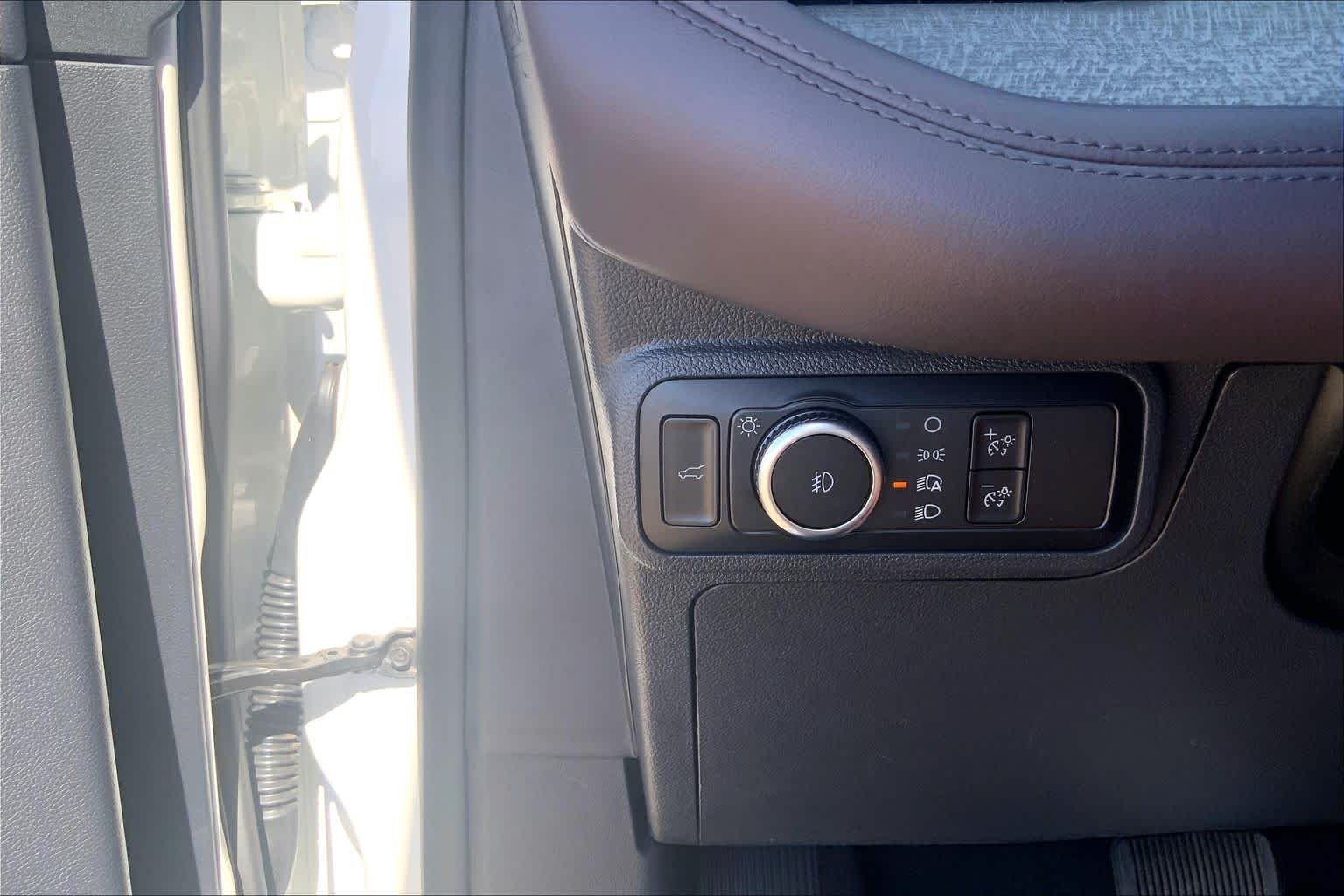 New 2026 Star White Metallic Tri-Coat Ford Platinum™ image 20