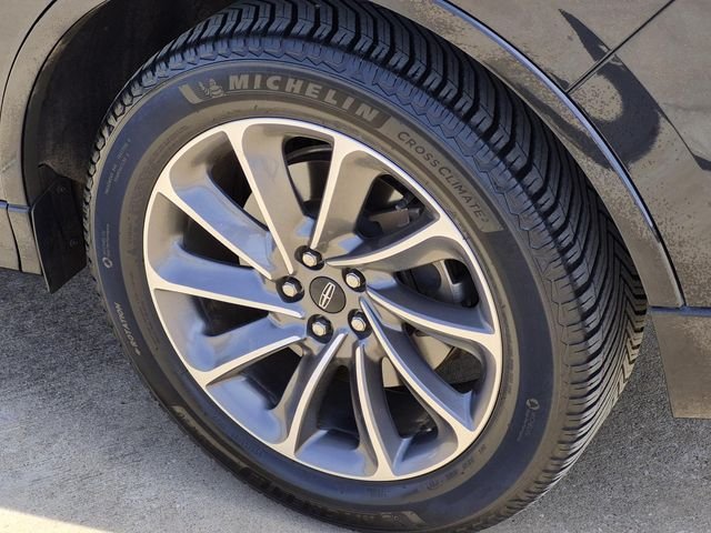 Used 2020 Black Metallic Lincoln Grand Touring image 8