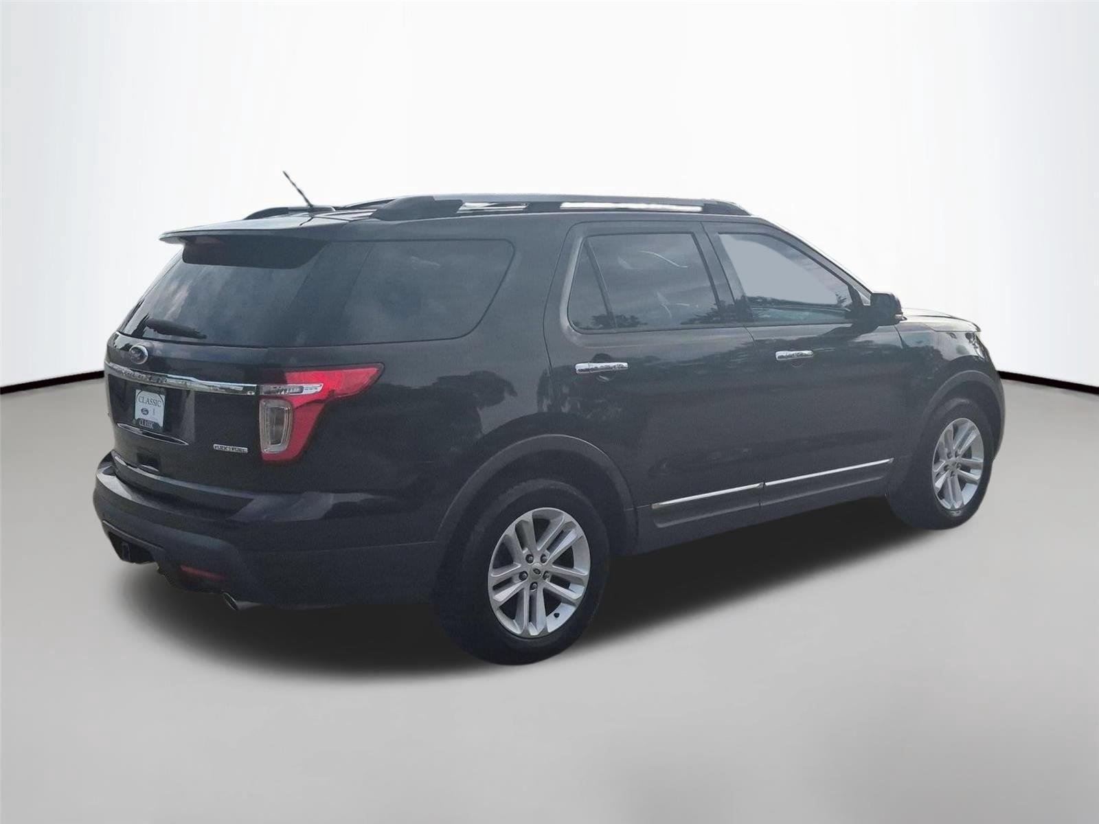 Used 2014 Tuxedo Black Metallic Ford XLT image 5
