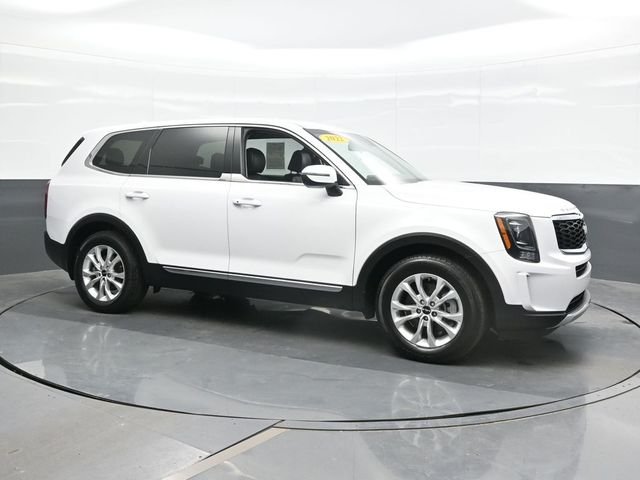 Used 2022 White Kia LX image 7