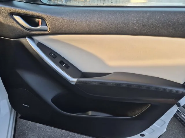 Used 2016 White Mazda Grand Touring image 34