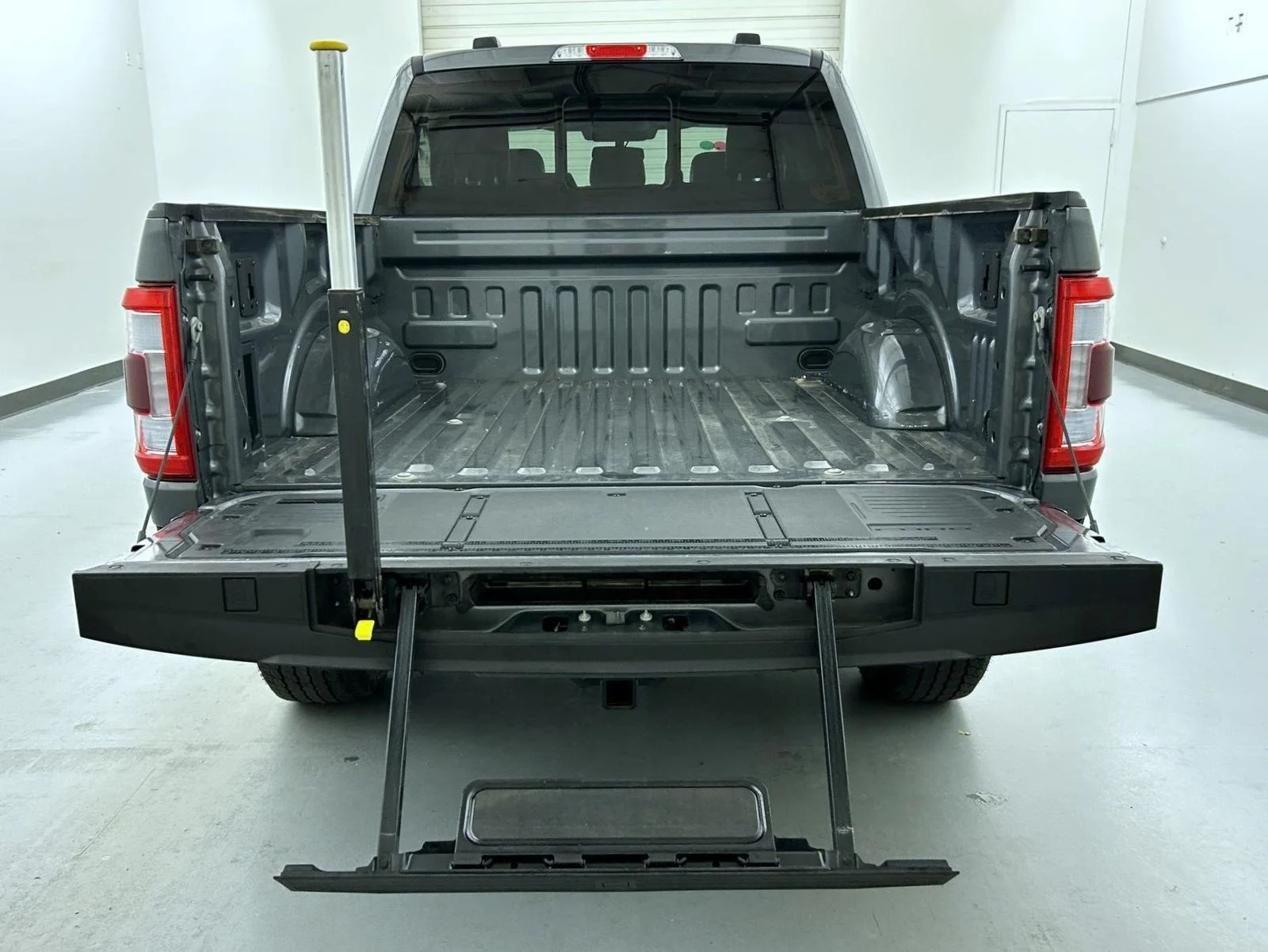 Used 2023 Gray Ford Lariat image 22