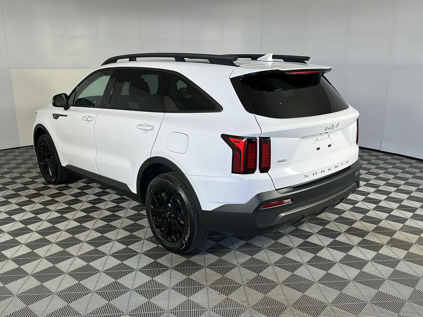 Used 2022 Glacial White Pearl Kia  image 12