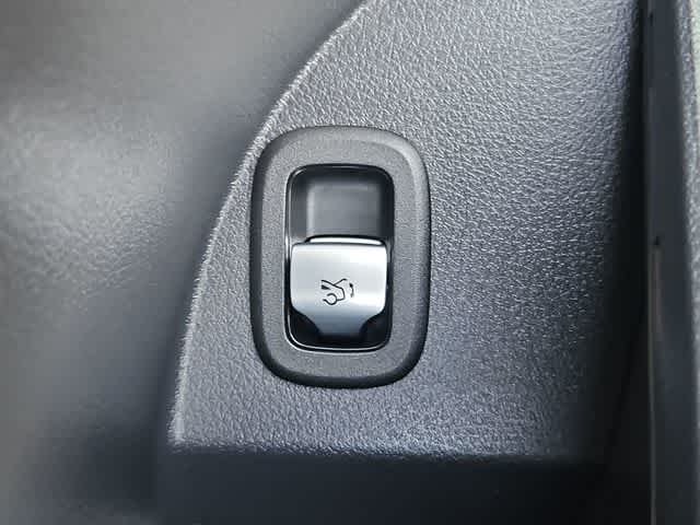 Used 2026 Black Mercedes-Benz GLC 300 image 41