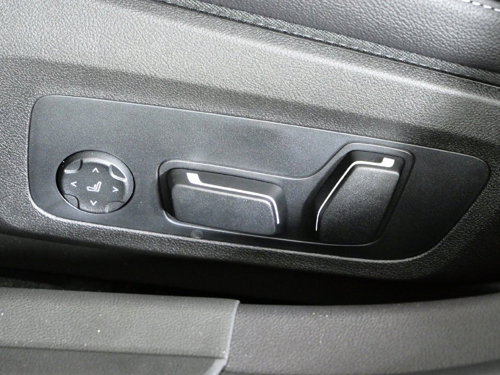 New 2026 Skyscraper Grey Metallic BMW 330i xDrive image 37