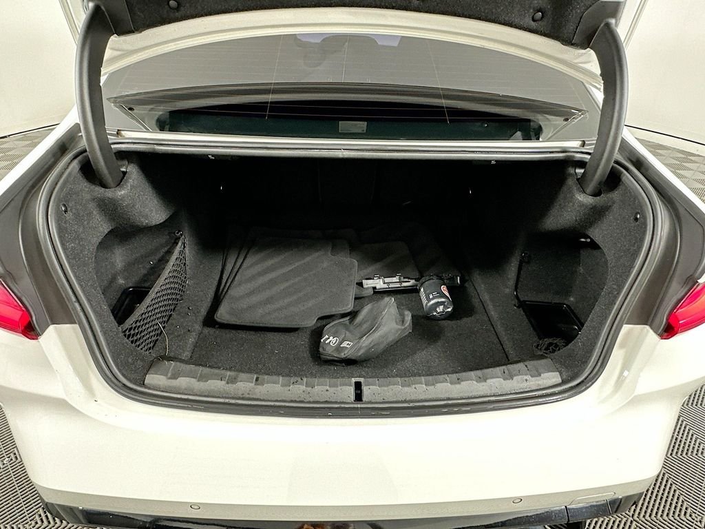 Used 2021 Alpine White BMW Base image 26
