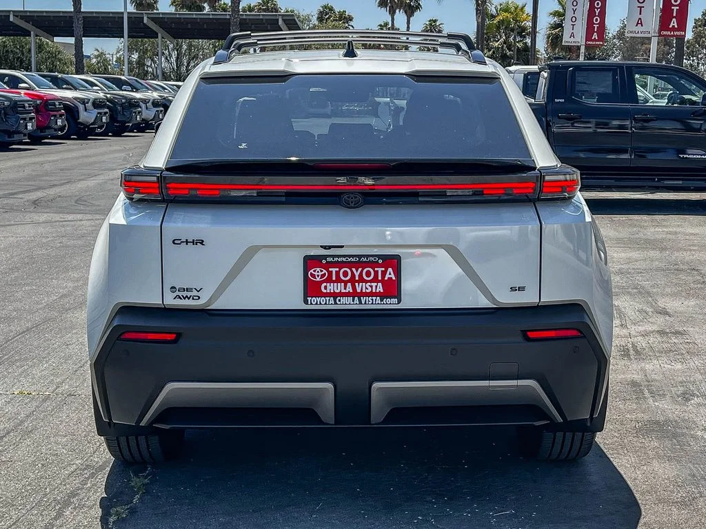 New 2026 Wind Chill Pearl <sup>1</sup> Toyota  SE image 5