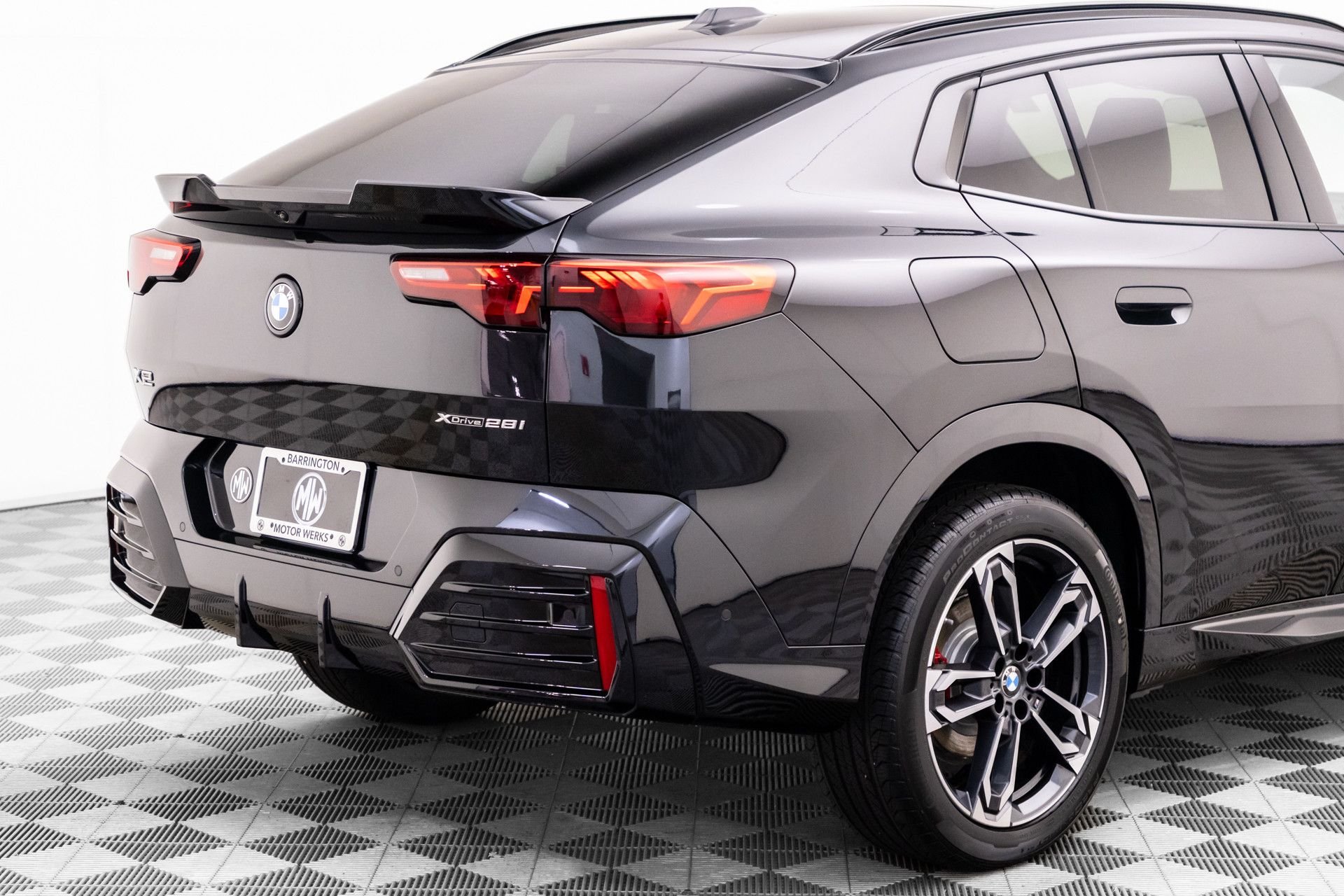 New 2026 Black Sapphire Metallic BMW xDrive28i image 31