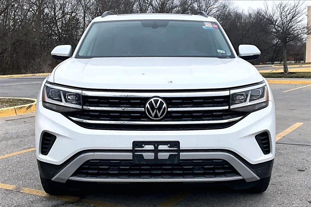 Used 2022 Volkswagen Atlas SE w/Tech with VIN 1V2JR2CA0NC507995 for sale in Kansas City
