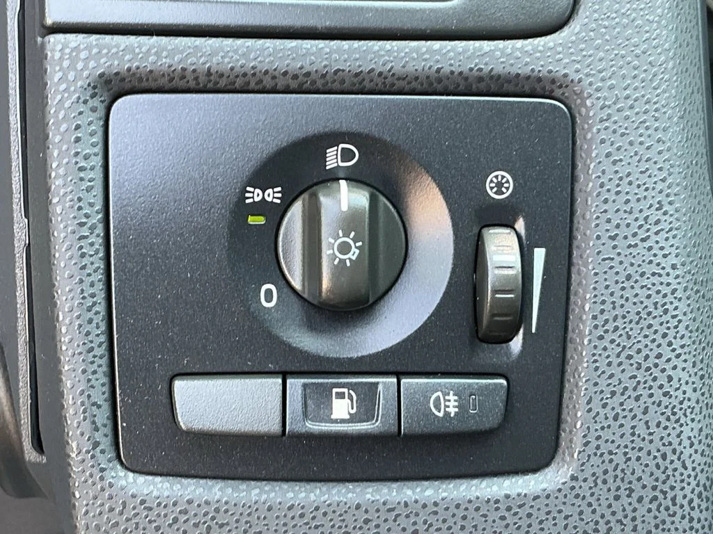 Used 2007 Silver Volvo 2.4i image 19