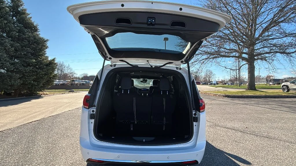 2026 Chrysler Pacifica Select - Photo 26