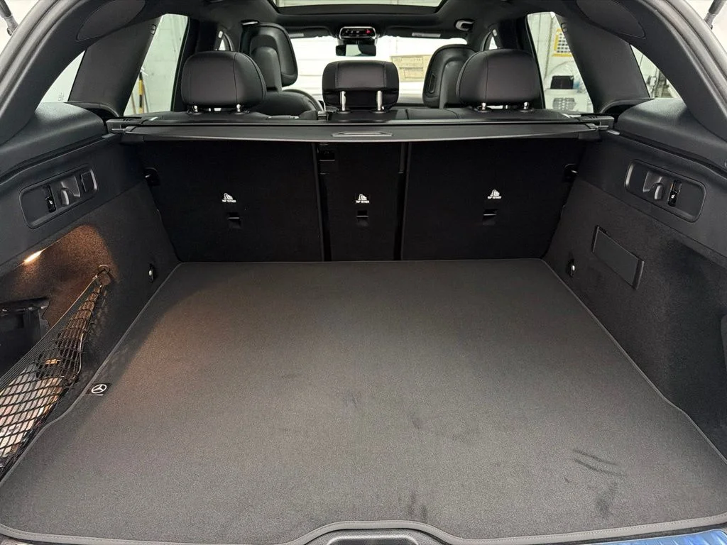 New 2026 White Mercedes-Benz GLC 300 image 23