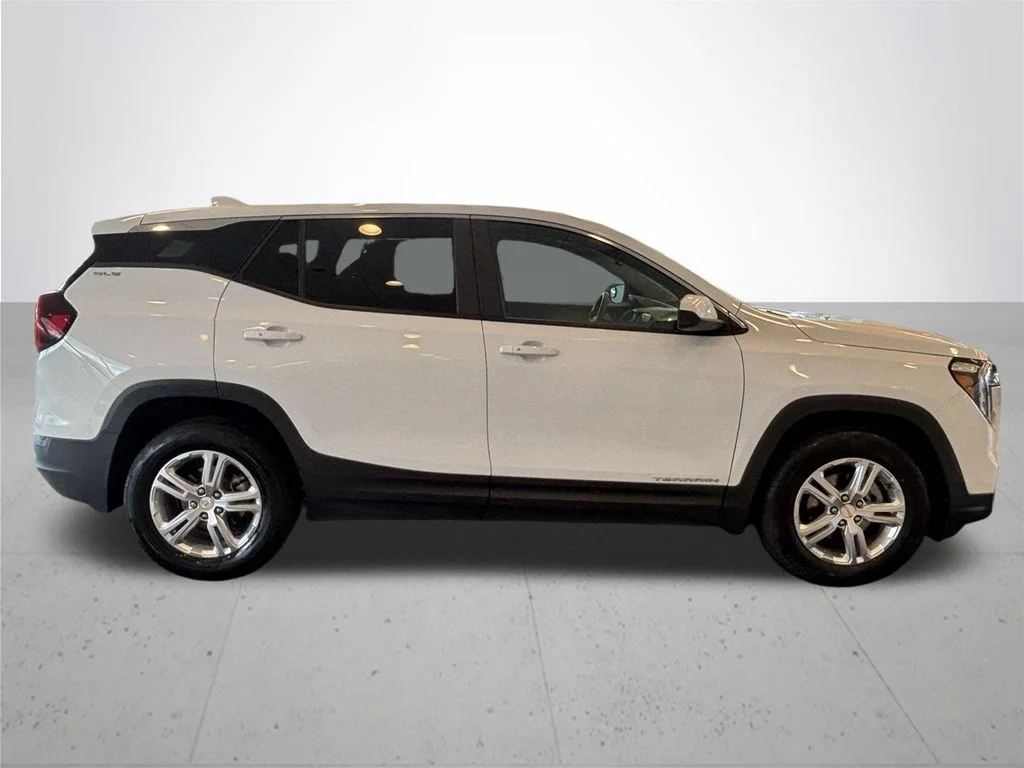 Used 2024 White GMC SLE image 6