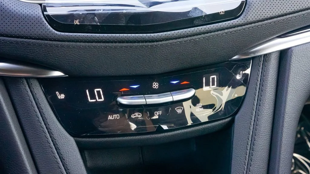 2025 Cadillac XT6 Luxury - Photo 31