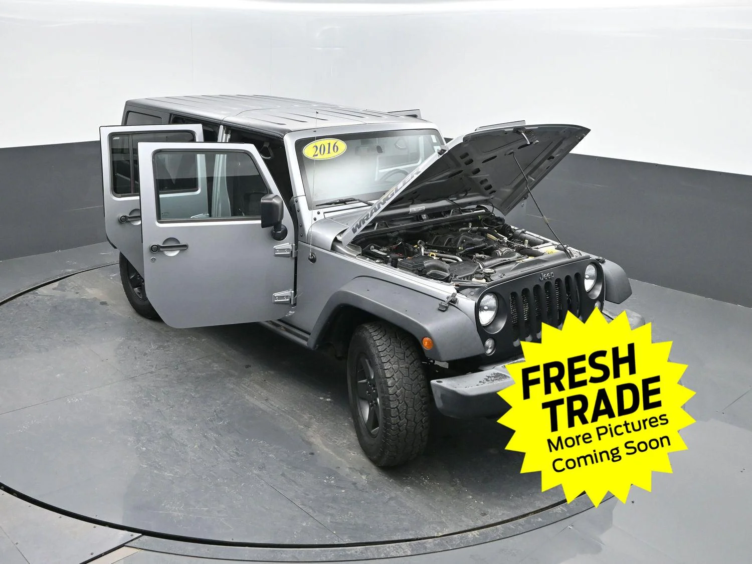 Used 2016 Billet Silver Metallic Clearcoat Jeep Black Bear image 39