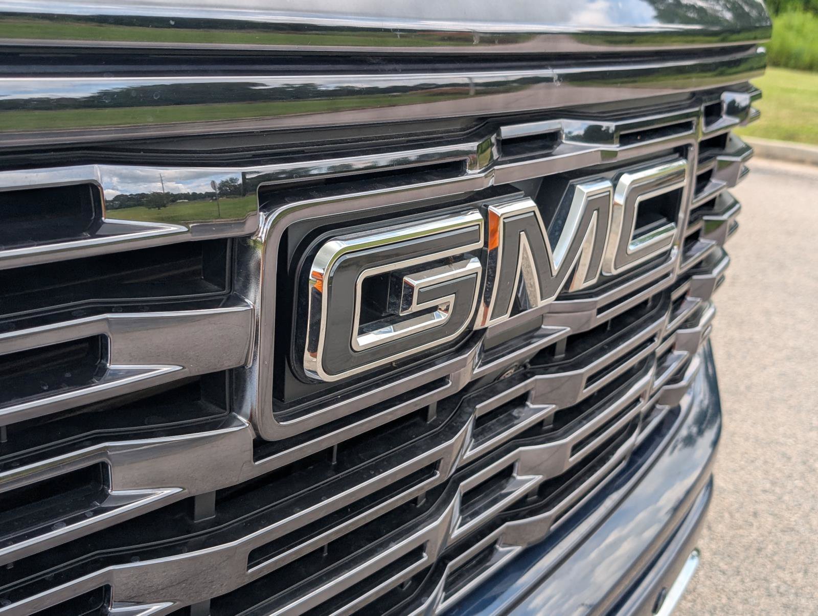 Used 2023 Pacific Blue Metallic GMC Denali Ultimate image 5