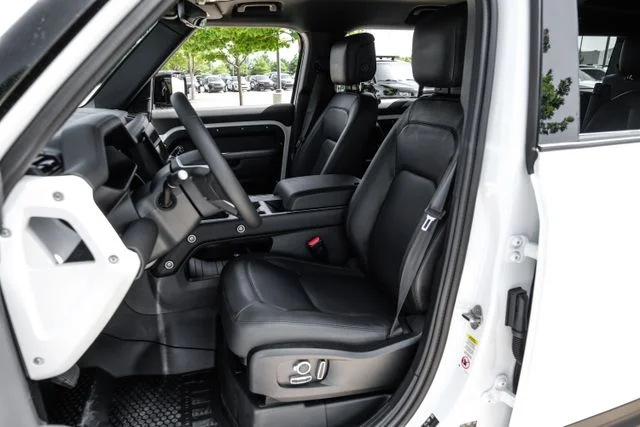 New 2026 White Land Rover S image 4