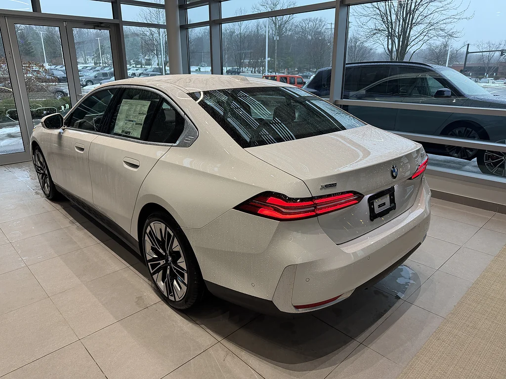 New 2026 Alpine White BMW xDrive image 4