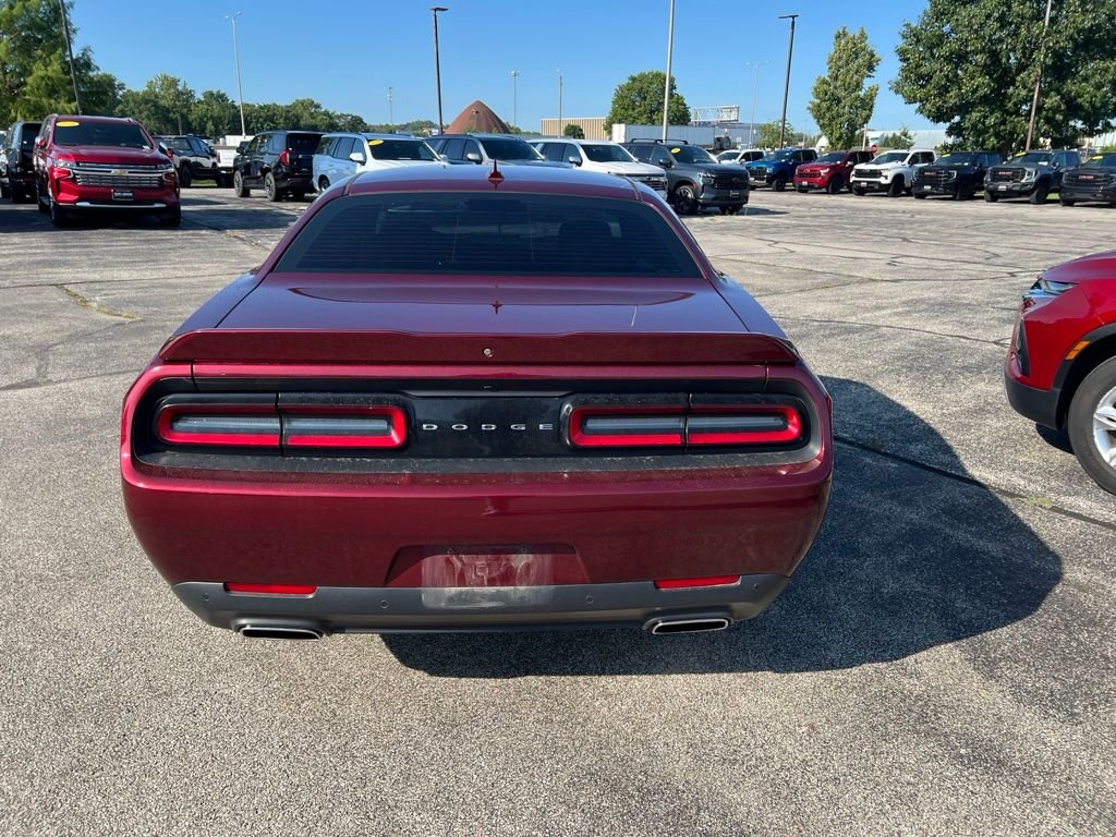 Used 2019 Red Dodge SXT image 6