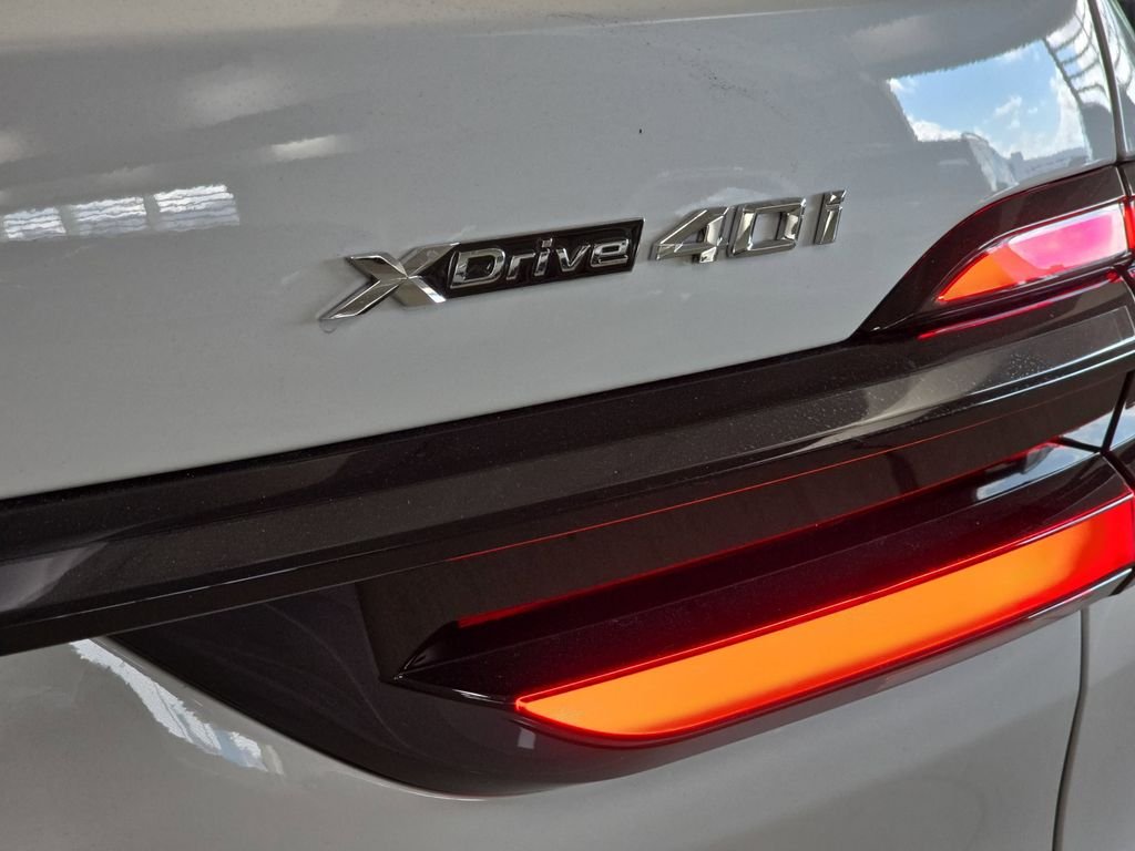 New 2026 Mineral White Metallic BMW xDrive40i image 20