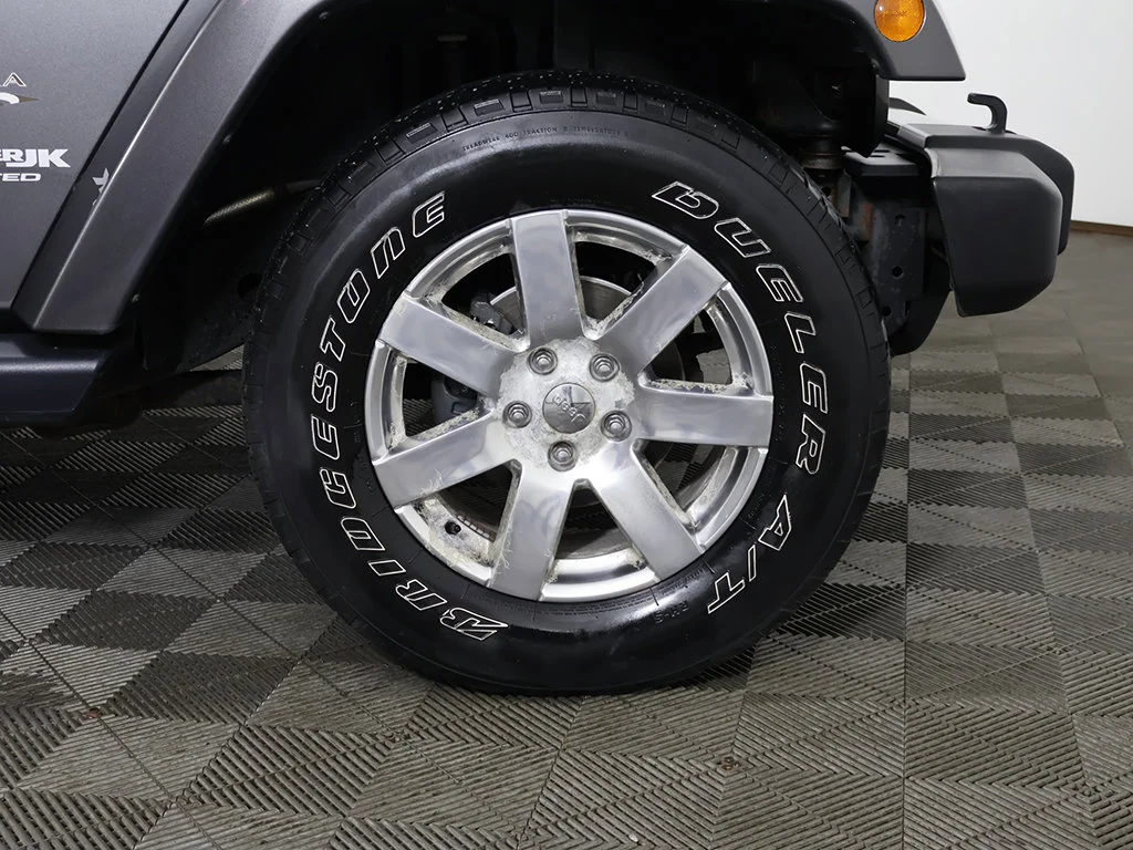 Used 2018 Crystal Metallic Jeep Unlimited Sahara image 16