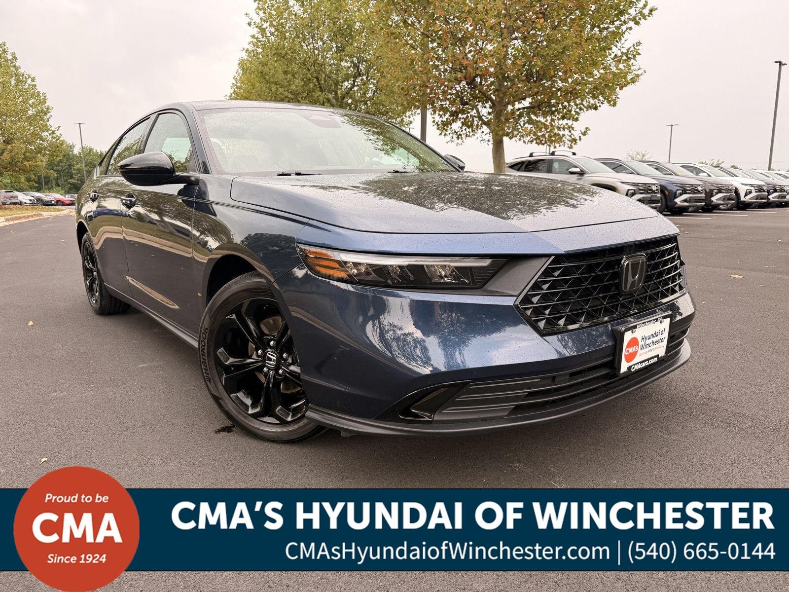 Used 2025 Canyon River Blue Metallic Honda SE image 1