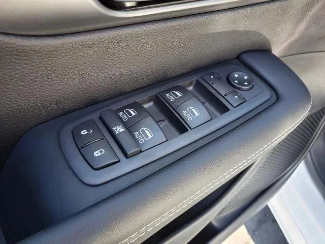 2026 Chrysler Pacifica Select - Photo 19