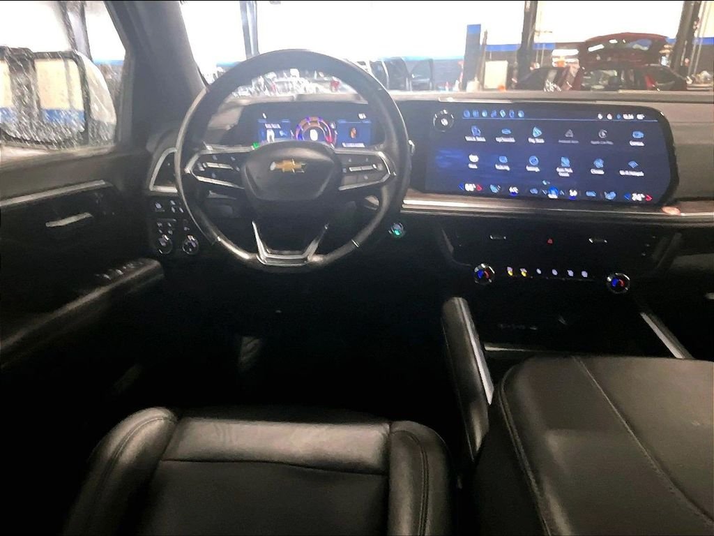 Used 2025 White Chevrolet LT image 18