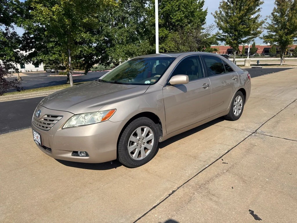 Used 2008  Toyota XLE image 2