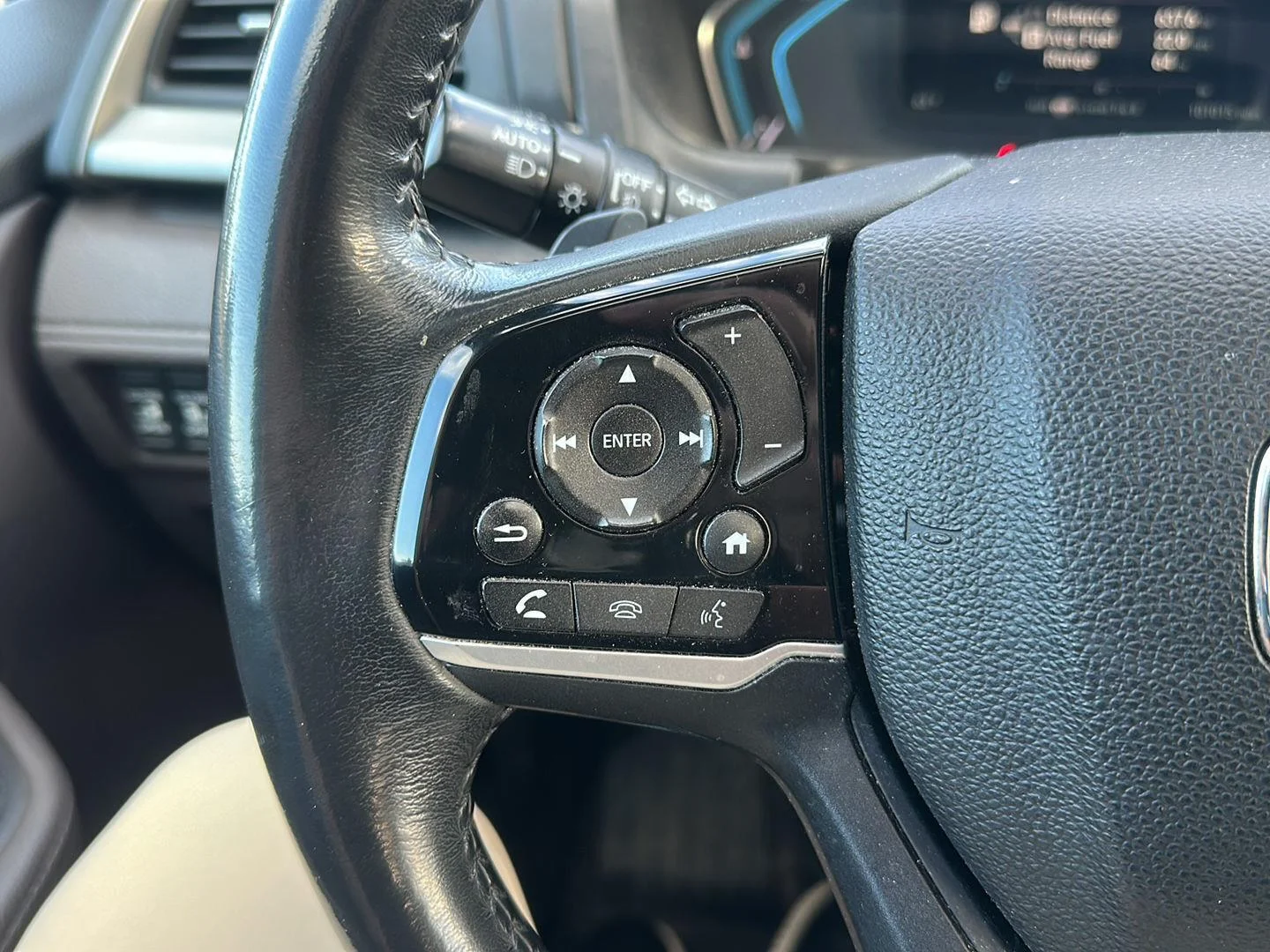 Used 2018 Pacific Pewter Metallic Honda Touring image 17