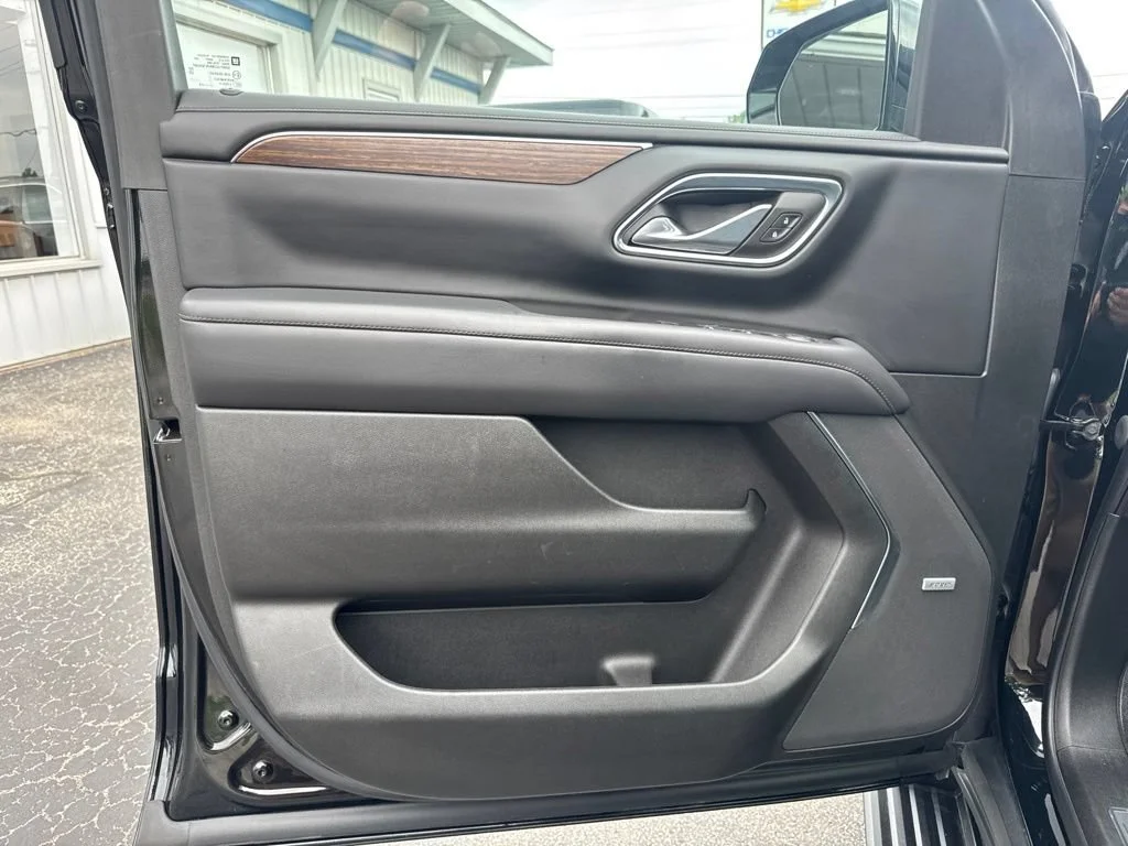 Used 2023 Black Chevrolet High Country image 17