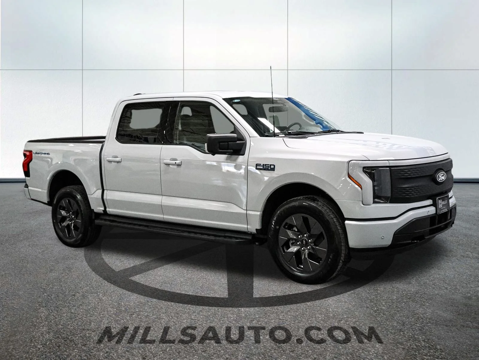 2025 Ford F-150 Lightning Flash - Photo 10
