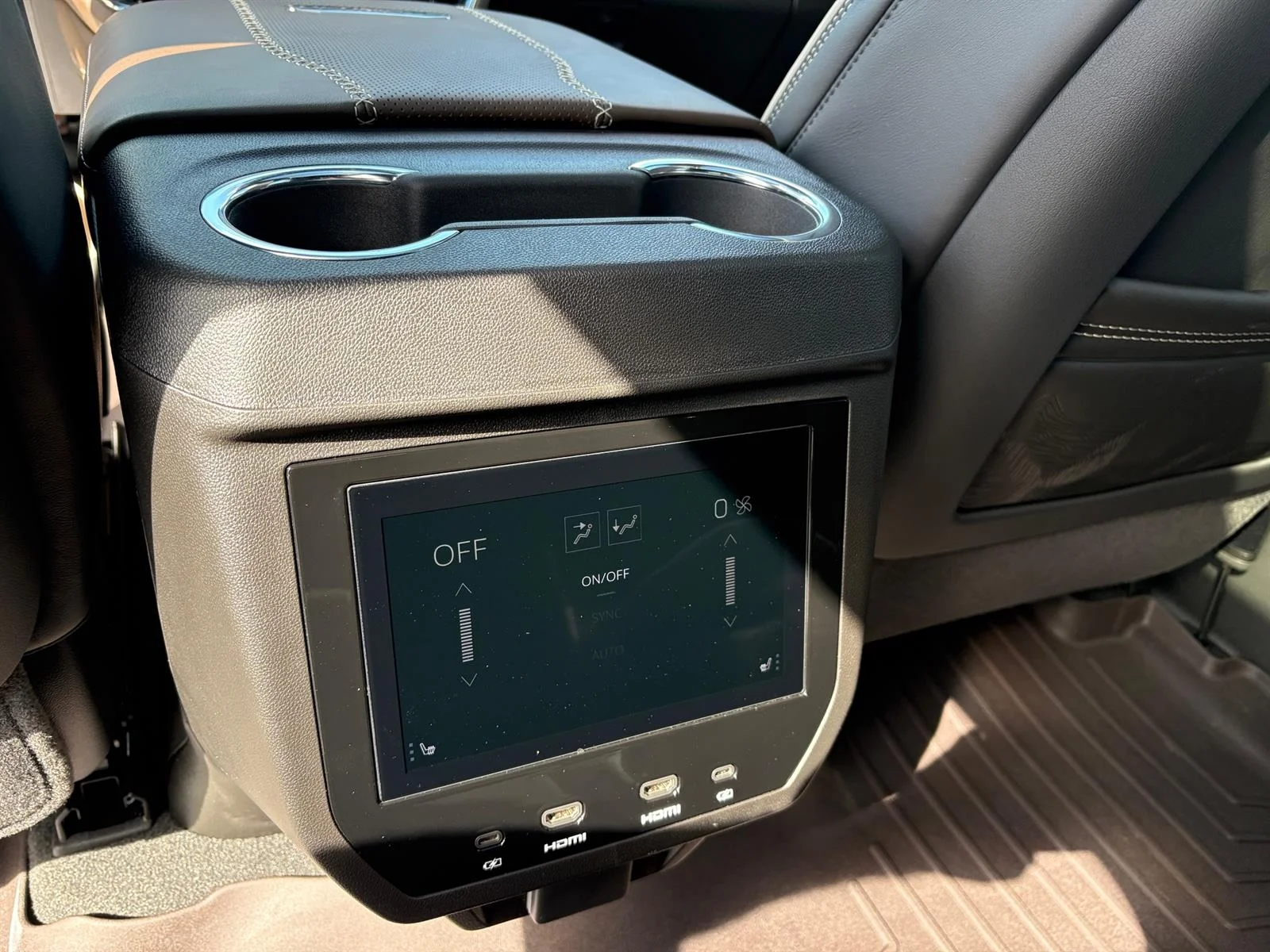 2026 GMC Yukon Denali Ultimate - Photo 37